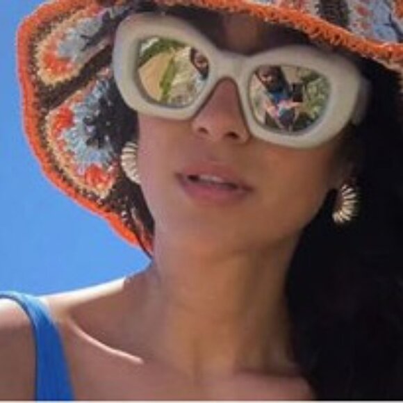 Loewe LW40117I 39A Sunglasses Shiny Yellow Cat Eye Frame, Grey Lenses - Picture 3 of 10